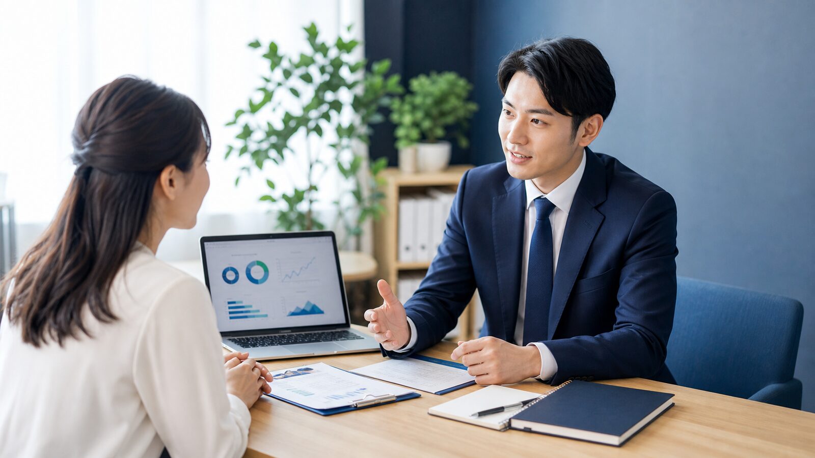 転職エージェントと相談しながらキャリアを整理する様子